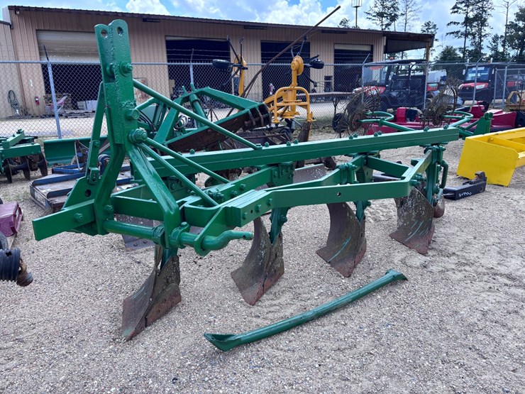 #1009-•-4-bottom-turning-plow-image-1