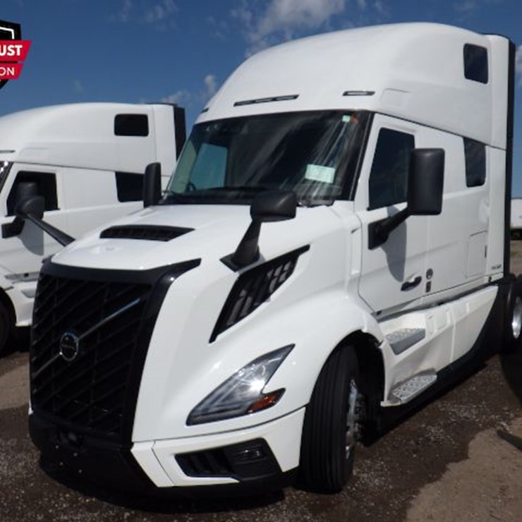 2025 VOLVO VNL860
