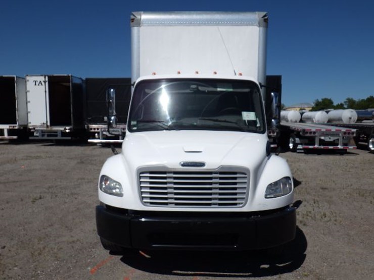 2016-freightliner-m2-106-image-3