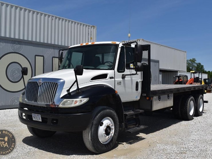 2007-international-durastar-4400-image-1