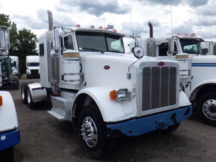 2013-peterbilt-367-image-3