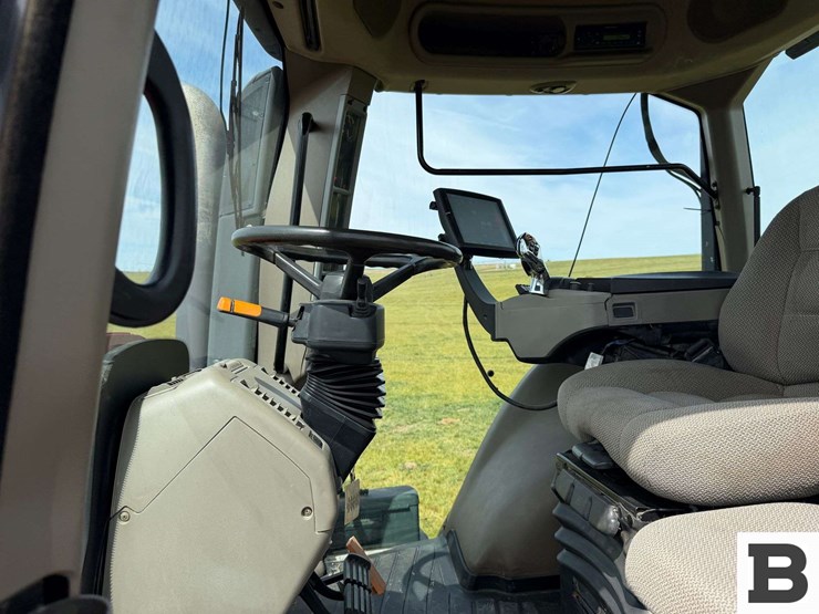 2011-case-ih-magnum-260-image-97