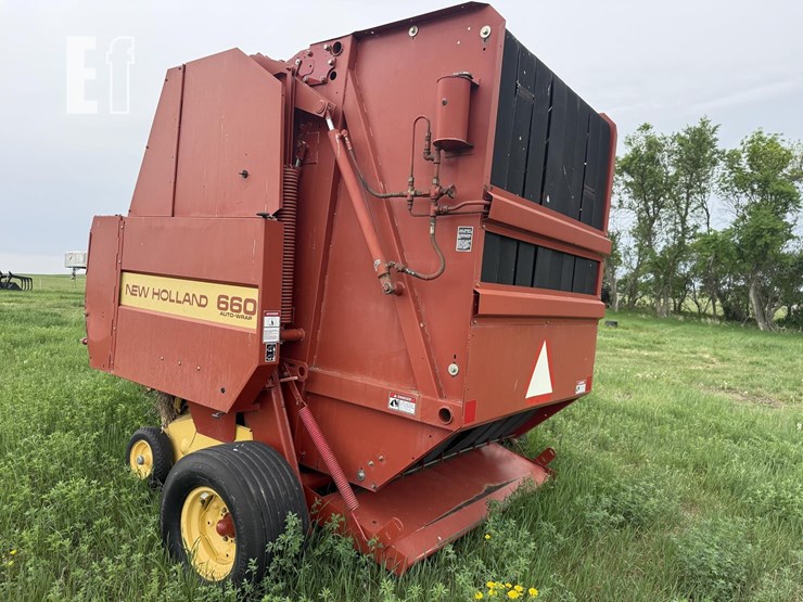 new-holland-660-image-12
