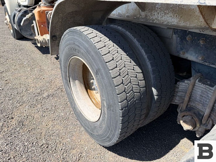 1990-mack-rd688s-image-26