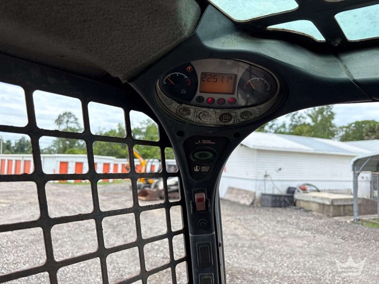 compact-track-loader-skid-steer-image-23