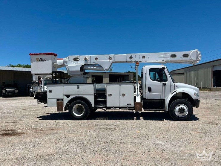 2016-freightliner-m2-106-image-5