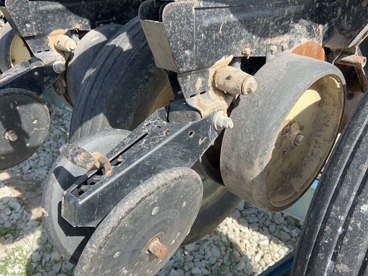 2020-kinze-2600-image-16