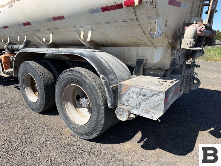 1990-mack-rd688s-image-27