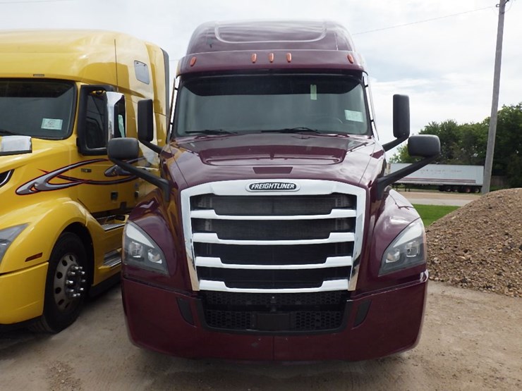 2023-freightliner-cascadia-126-image-2