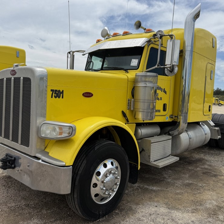 2014 PETERBILT 389
