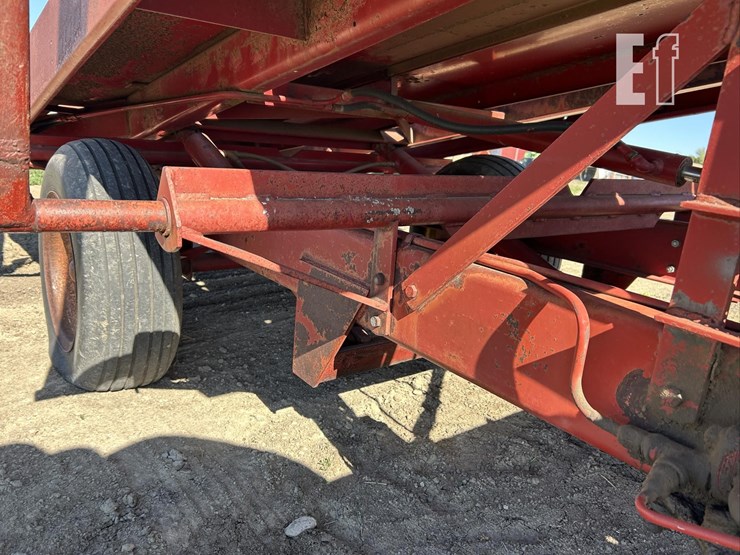 new-holland-1000-image-23