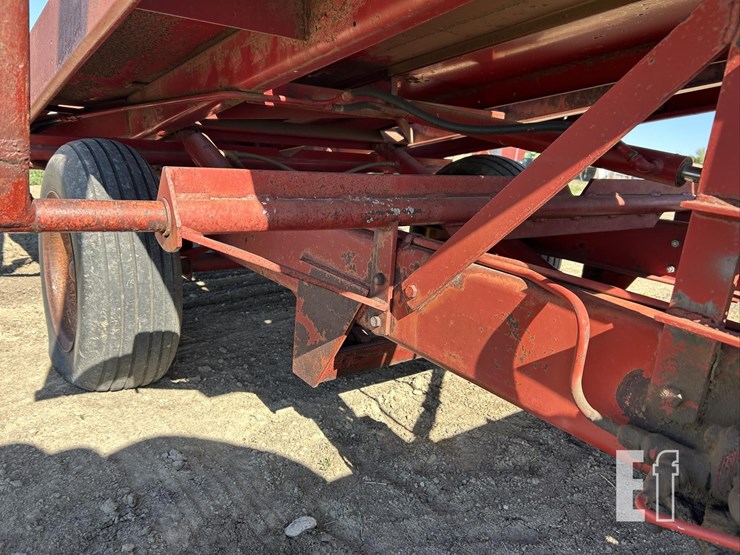 new-holland-1000-image-23