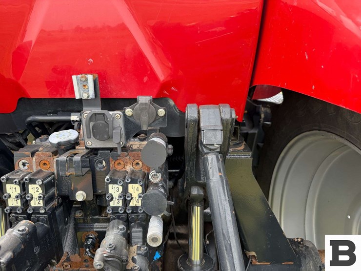 2015-case-ih-magnum-180-image-39