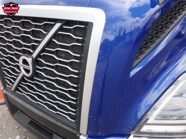2022-volvo-vnl860-image-2