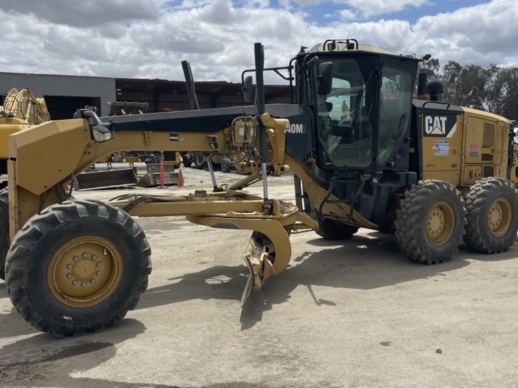 2013-caterpillar-140m2-image-1