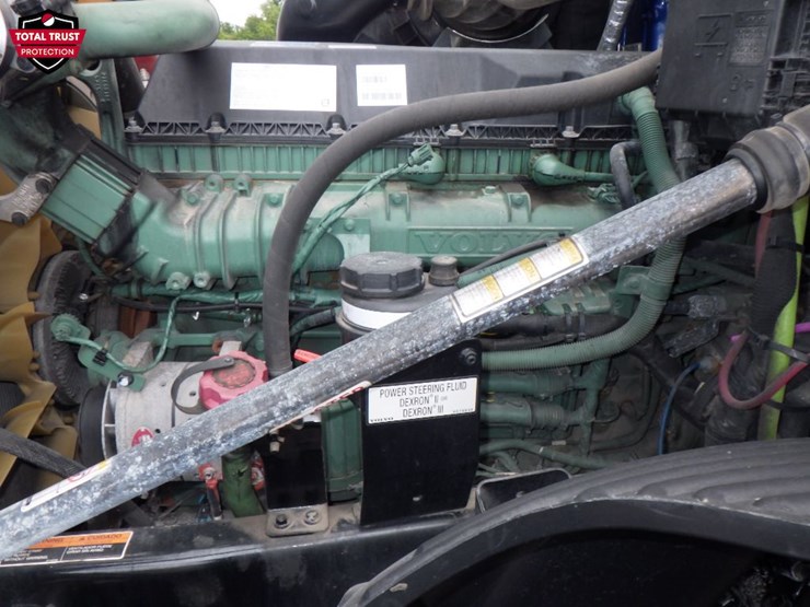 2022-volvo-vnl860-image-26