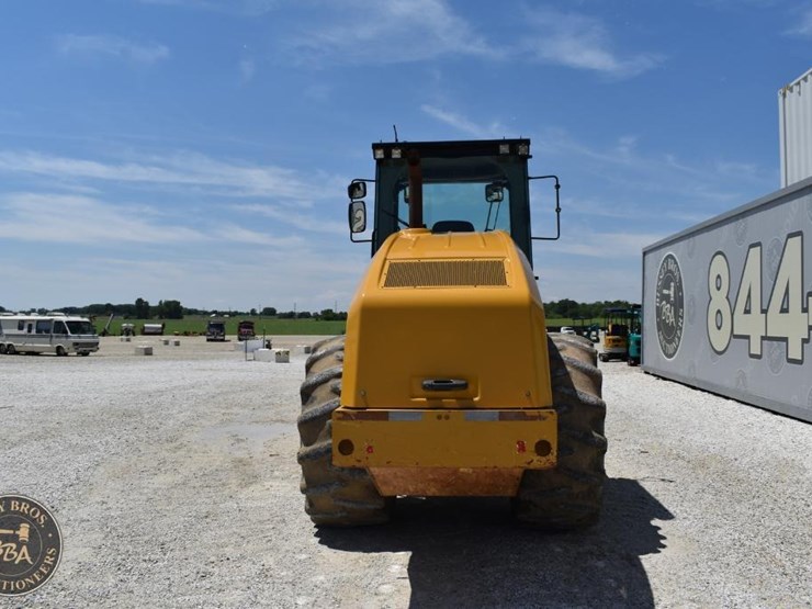 2014-caterpillar-cp56b-image-10