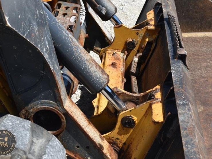 2019-deere-333g-image-19