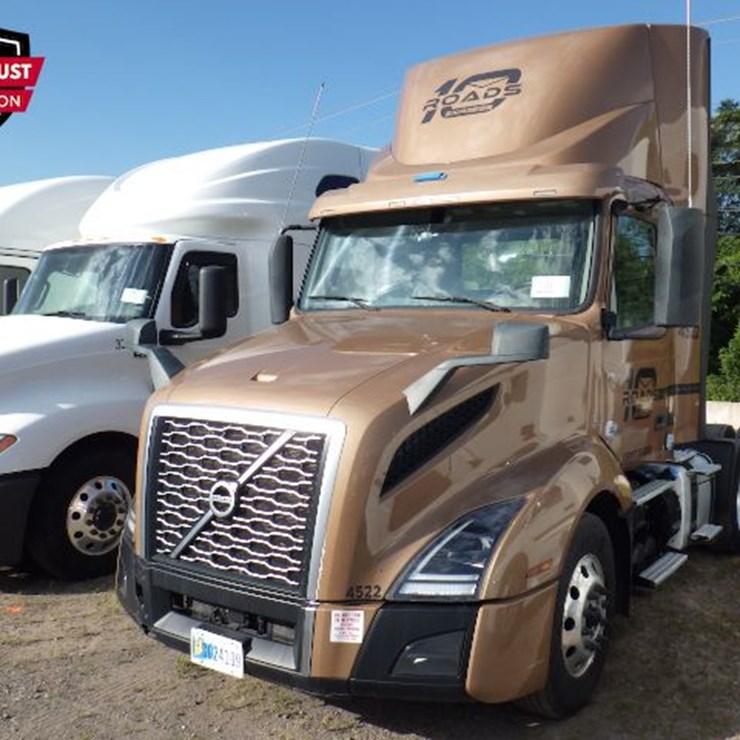 2022 VOLVO VNL300
