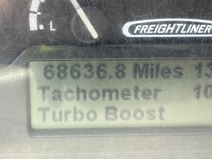 2010-freightliner-mt55-image-22