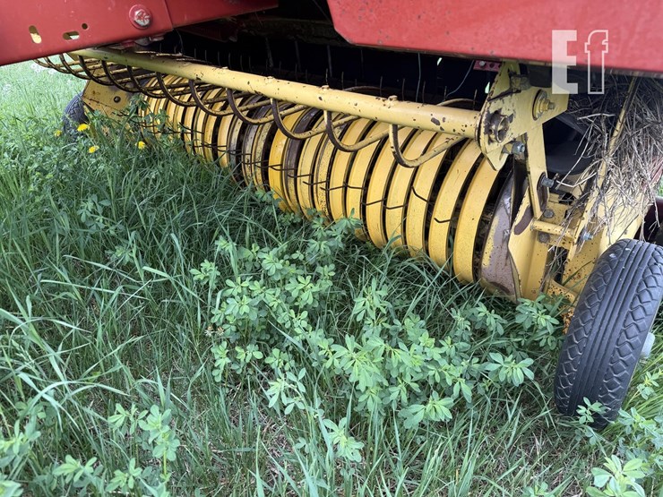 new-holland-660-image-2