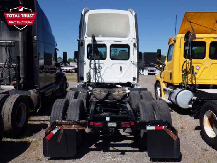 2020-freightliner-cascadia-125-image-9