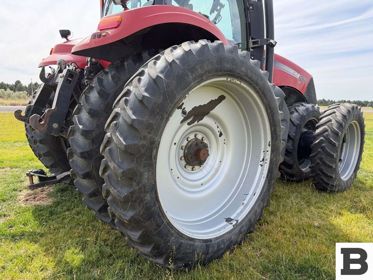 2014-case-ih-magnum-260-cvt-image-52