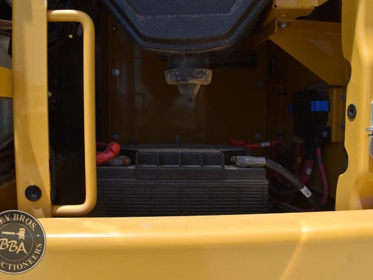 2019-caterpillar-336-image-49