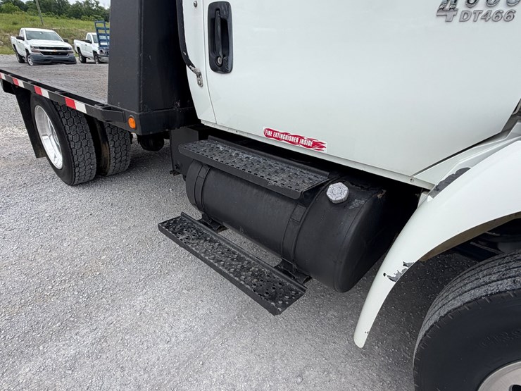2005-international-durastar-4300-image-13