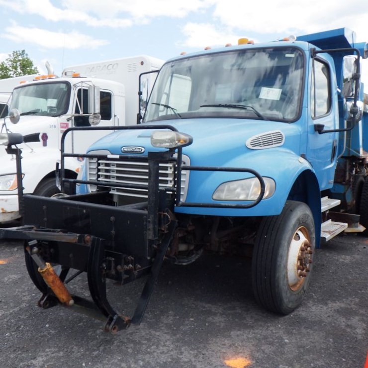 2005 FREIGHTLINER M2 106