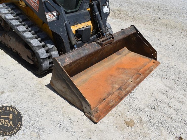 2019-deere-317g-image-15