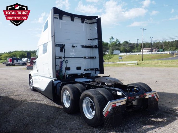 2025-volvo-vnl860-image-13