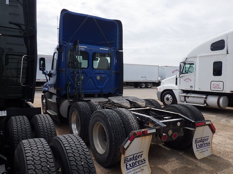 2015-freightliner-cascadia-125-evolution-image-12