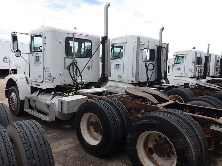 1999-freightliner-fld120-image-12