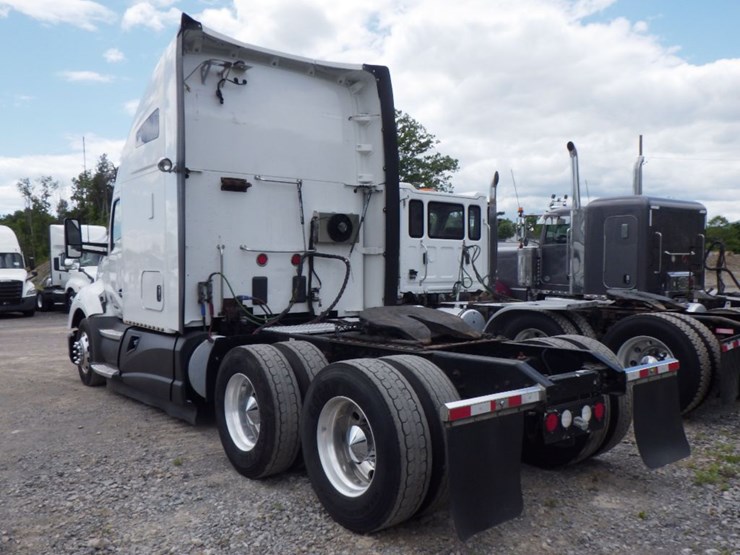 2016-kenworth-t680-image-17