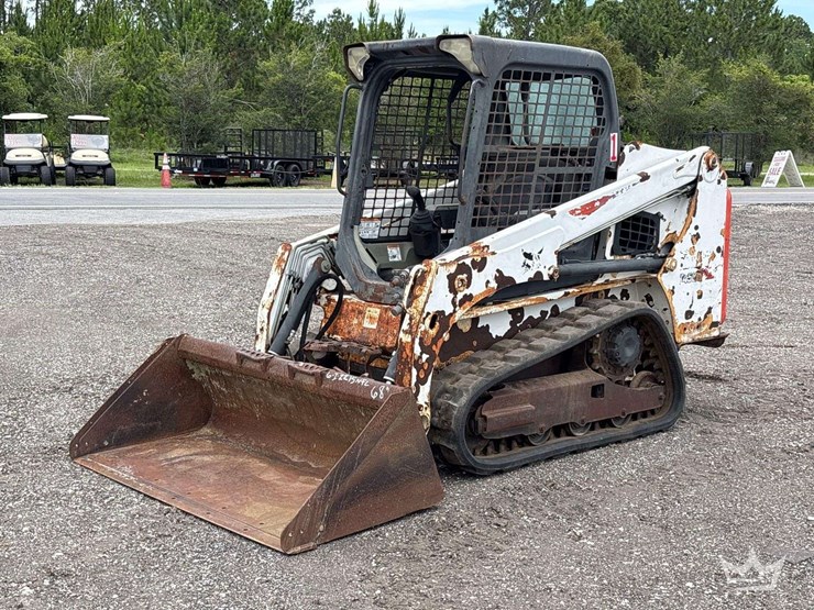 compact-track-loader-skid-steer-image-1