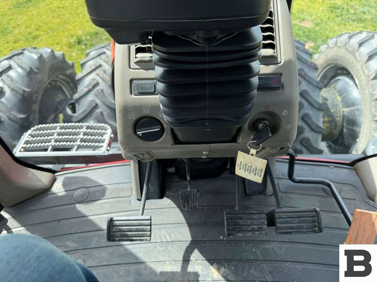 2011-case-ih-magnum-260-image-105