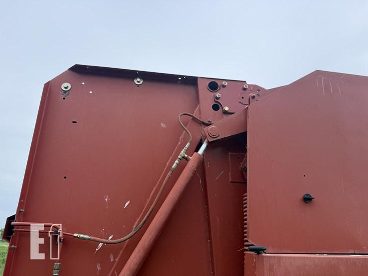 new-holland-660-image-10
