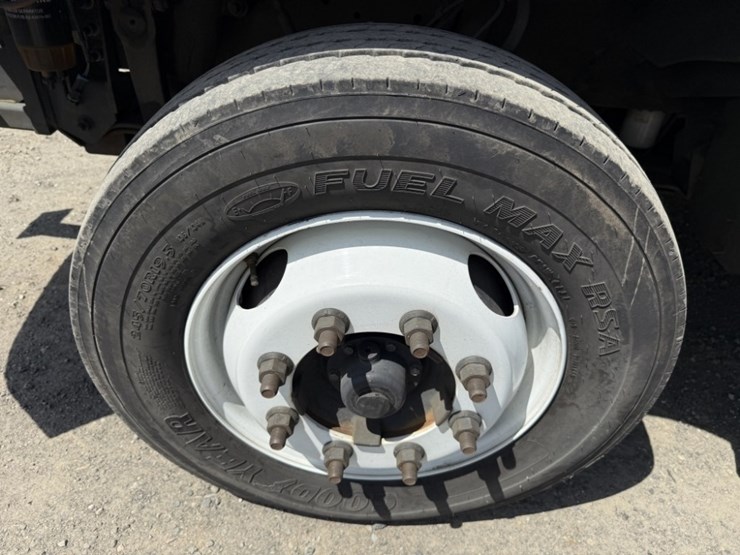 2010-freightliner-mt55-image-15