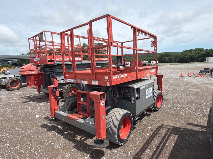 skyjack-sj6826rt-image-4