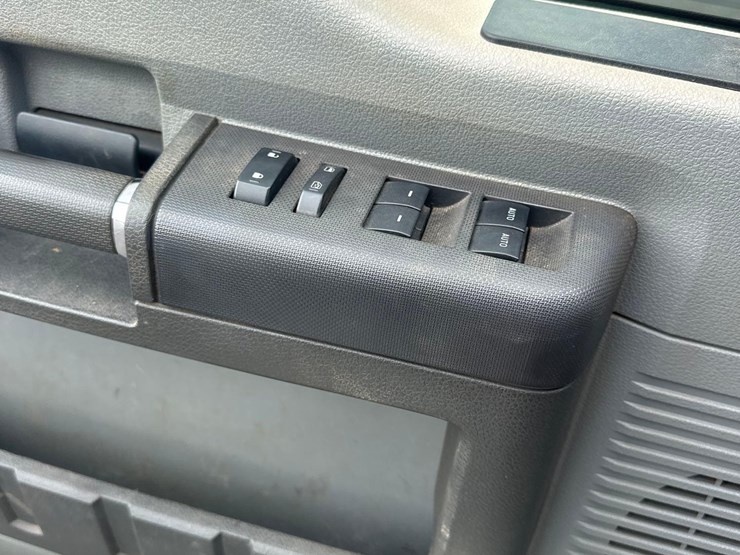 2013-ford-f750-image-36
