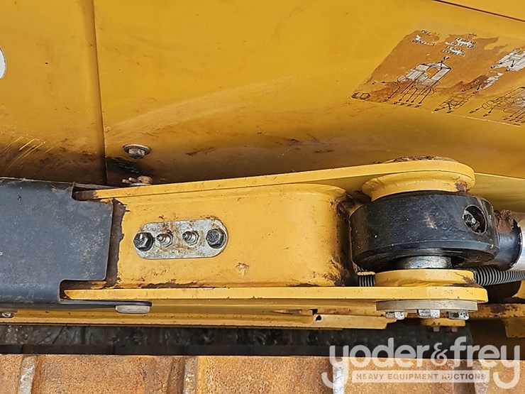 2017-caterpillar-d6k2-lgp-image-23