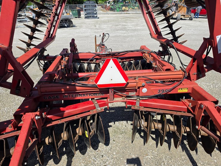 case-ih-3900-image-8