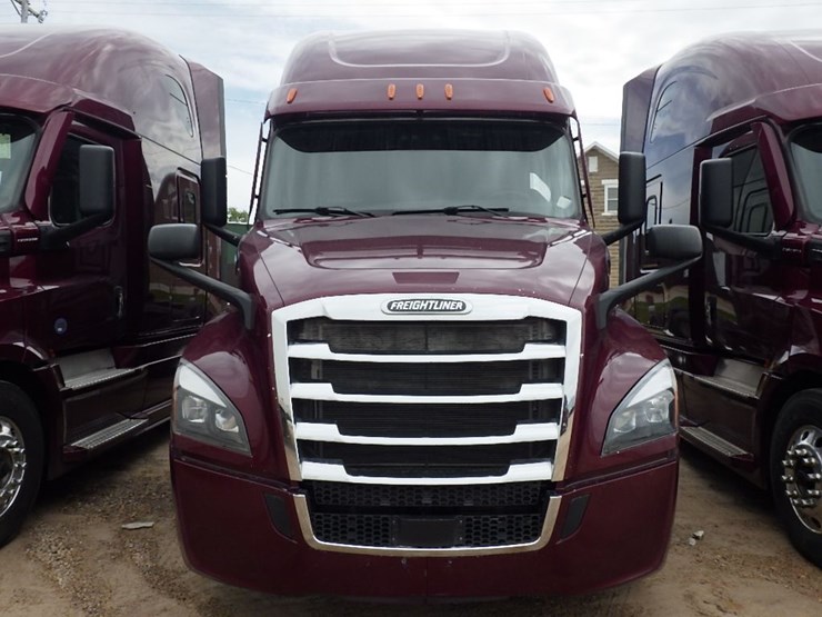 2021-freightliner-cascadia-126-image-2