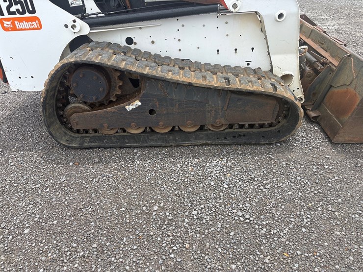 2009-bobcat-t250-image-7