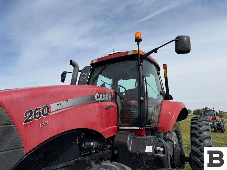 2014-case-ih-magnum-260-cvt-image-14