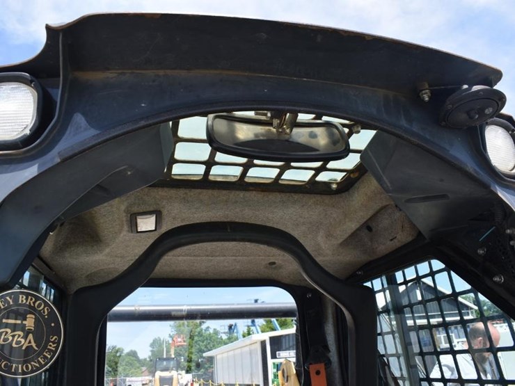 2019-deere-317g-image-36