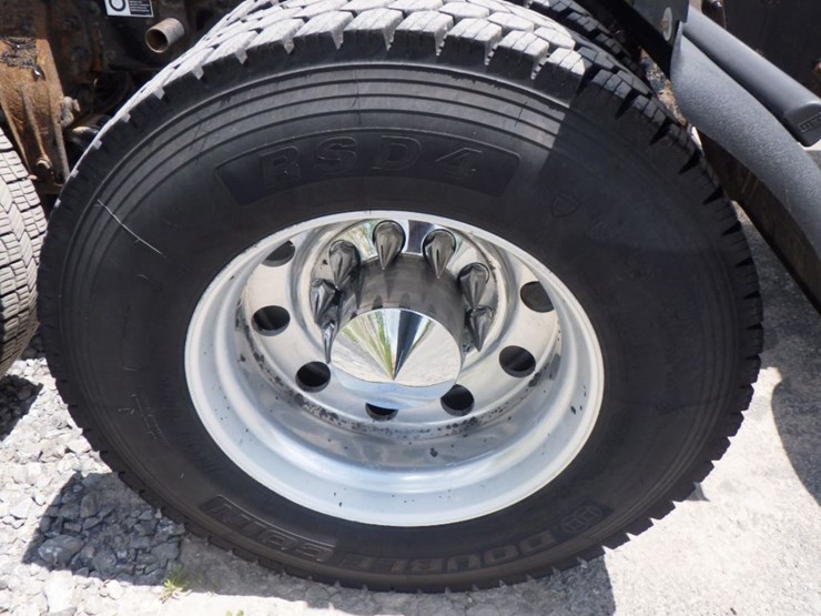 2018-peterbilt-389-image-7