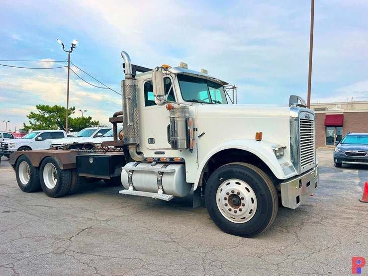 2006-freightliner-fld120-image-2