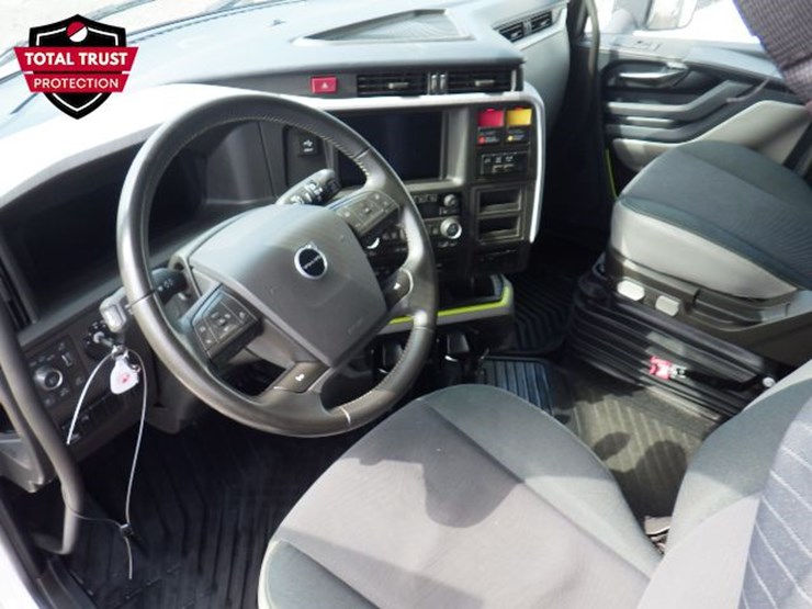 2025-volvo-vnl860-image-16